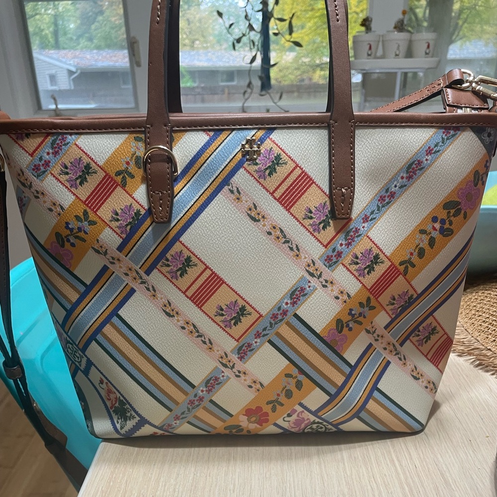 Tory Burch Kerrington Small Zip Tote